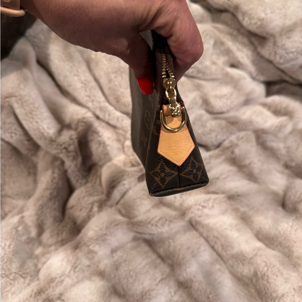 Louis Vuitton Brown and Tan Monogram Clutch - Picture 4 of 6